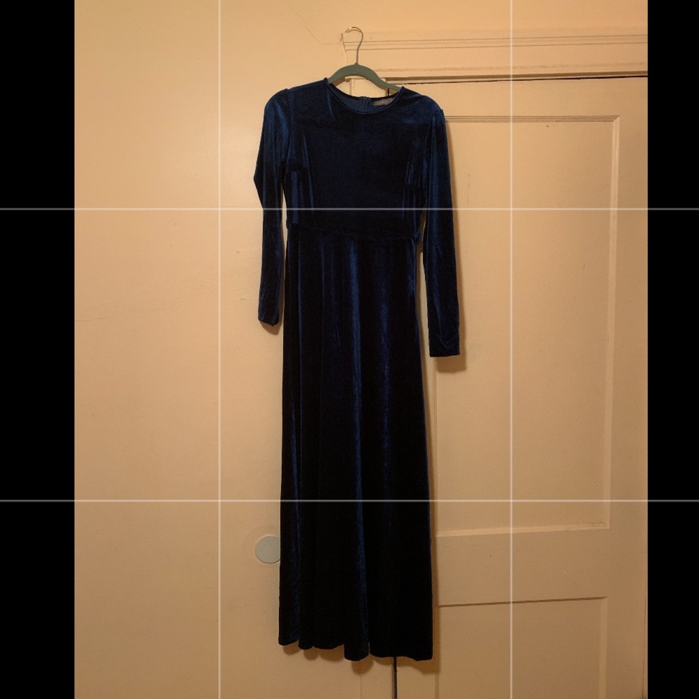Beautiful Women’s Russian Dress Size 8
